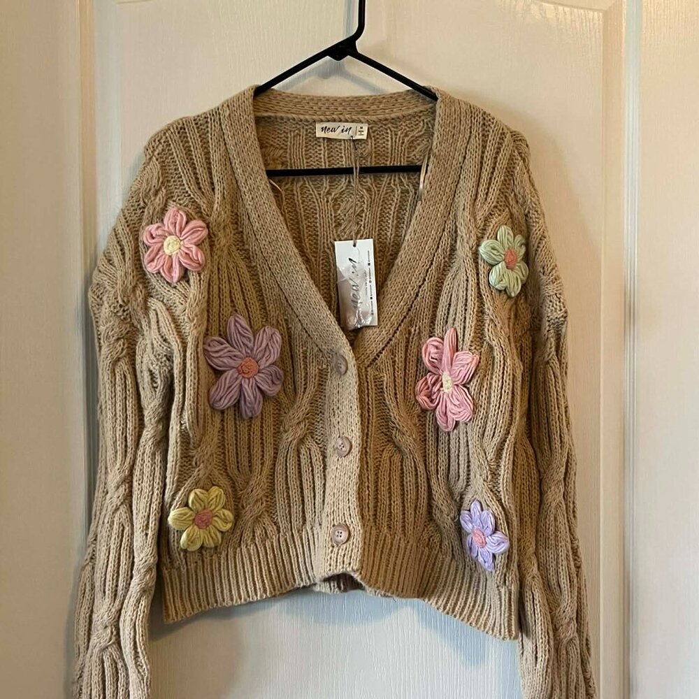 New in Mocha Cable Knit Cardigan with pastel Yarn Flowers Women's size Medium - Picture 2 of 6